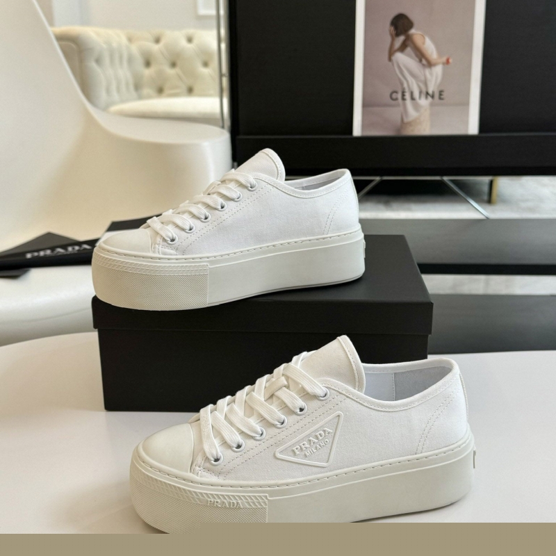 Pra*a casual shoes